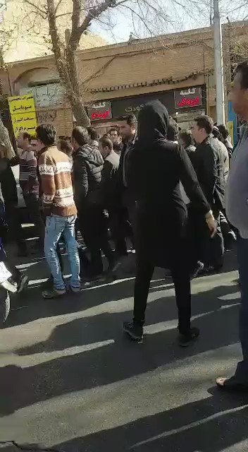 İran’ın Yezd şehrinde de vatandaşlar gösterilere başladılar