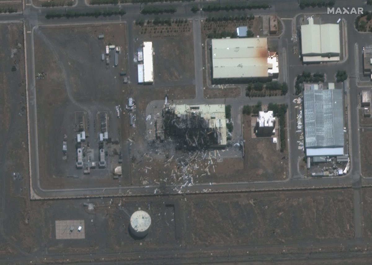 A high-resolution satellite image of the Natanz enrichment facility in Iran, collected today by @Maxar, provides a clear visual of the extent of the recent explosion and fire that destroyed a building. Debris is spread nearly 100 meters away