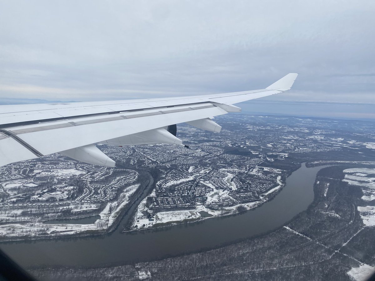 .@ABaerbock landed in DC for her first visit to the US as German FM. Will meet @SecBlinken and @SpeakerPelosi - main topics: Russia - Ukraine, Iran