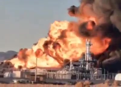 Reservoirs of a mini-refinery, situated in the eastern special economic zone of Birjand in Iran, were engulfed in flames today on Sunday. Thus far, three reservoirs of this mini-refinery have exploded, resulting in the fire extending to all other tanks