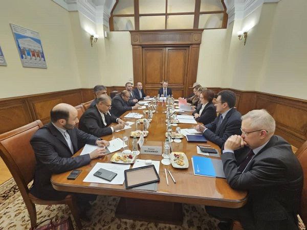 Iran and Russia chief bankers met in Moscow, discussing banking cooperation