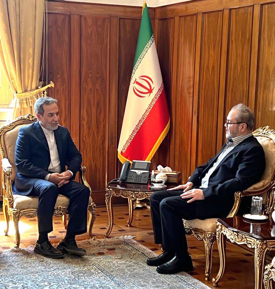 El enviado de Hezbolá en Teherán se reunió con el ministro de Relaciones Exteriores de Irán y habló sobre la situación en Líbano, Gaza y Cisjordania. El ministro de Relaciones Exteriores iraní afirmó que el apoyo de Irán al frente de la Resistencia continuará