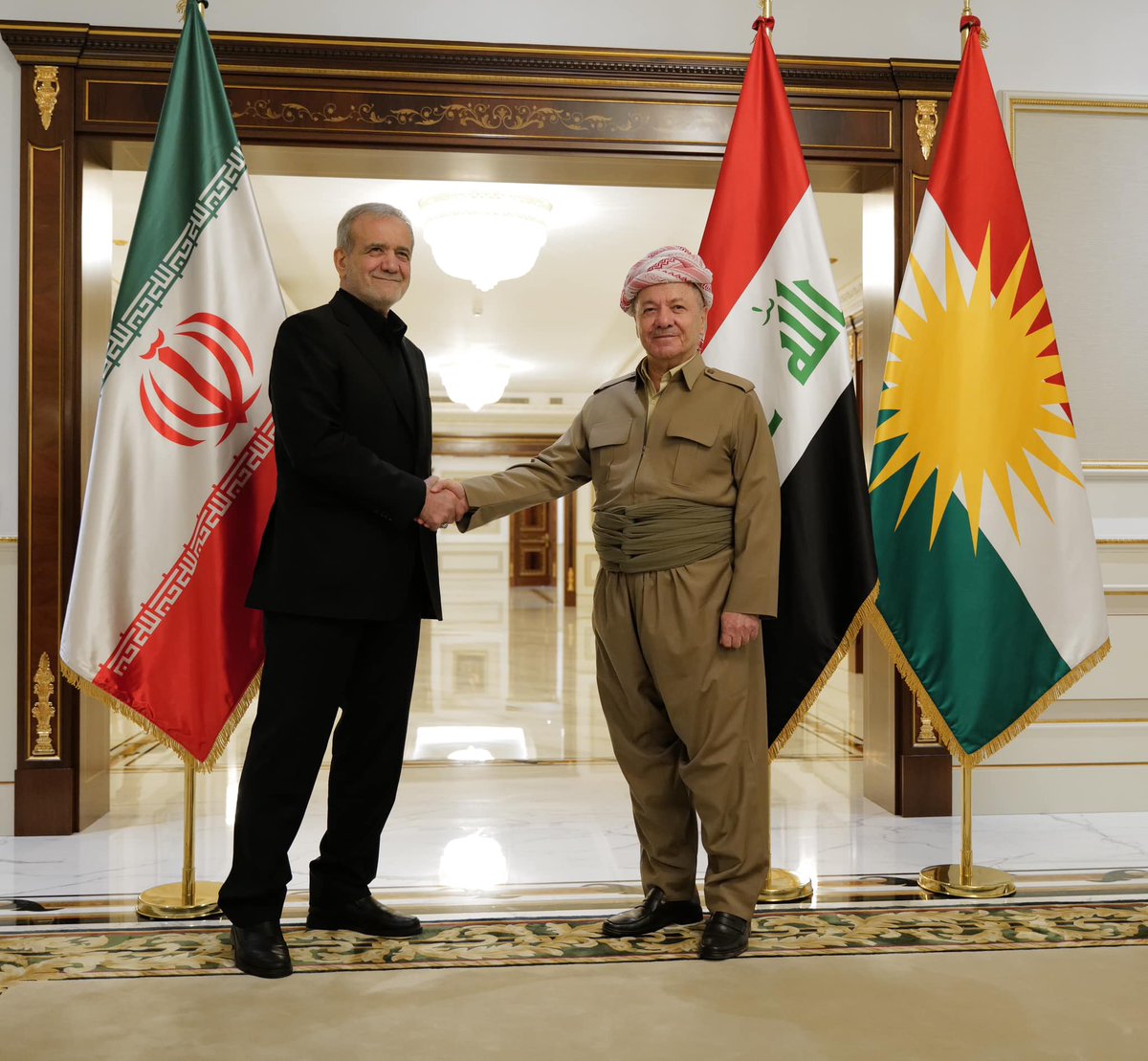 El presidente iraní Masoud Pezeshkian invitó formalmente al presidente del KDP @masoud_barzani a visitar la República Islámica de Irán: sede de Barzani