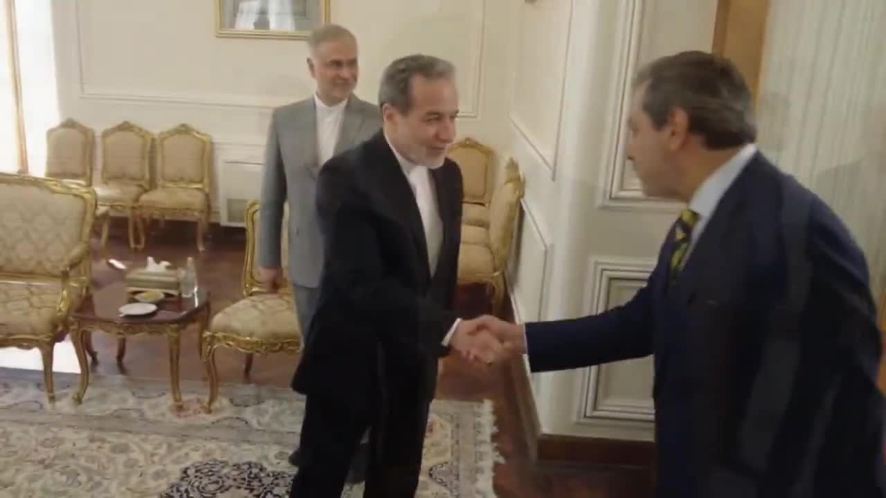 Der UN-Sondergesandte für den Jemen, Hans Grundberg, traf sich in Teheran mit dem iranischen Außenminister Abbas Araghchi, um über regionale Spannungen zu sprechen.