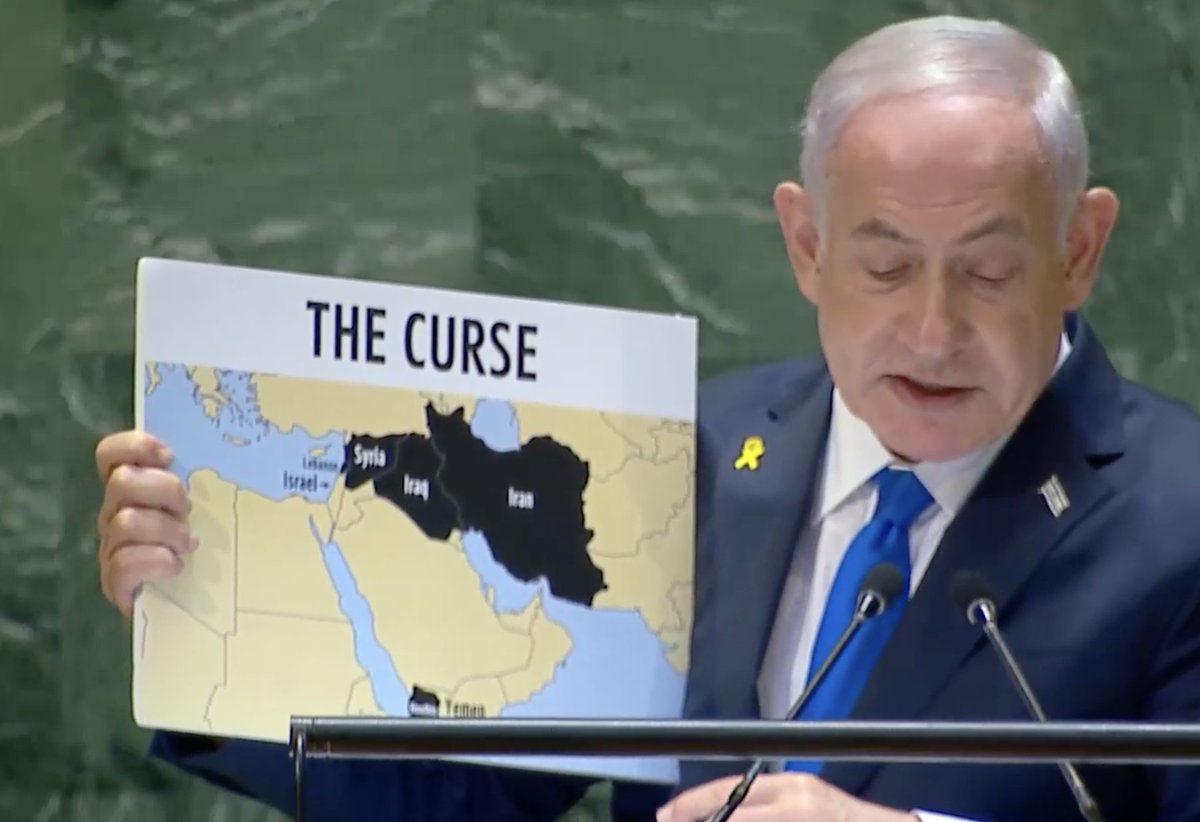 Netanyahu's toespraak was doorspekt met religieuze taal en het spook van een Iraanse 'vloek' in het Midden-Oosten, een punt dat hij onderstreepte met een 'De Vloek'-kaart