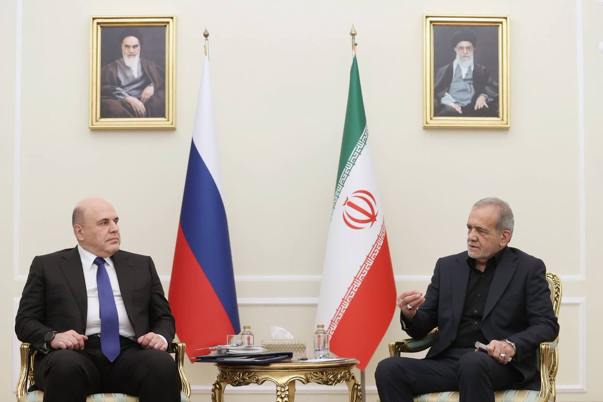 Der russische Premierminister traf heute in Teheran den iranischen Präsidenten Pezeshkian. Zuvor hatte er den ersten iranischen Vizepräsidenten getroffen.