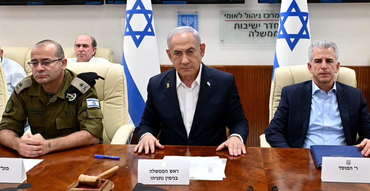 Netanyahu: Irán cometió un gran error esta noche y pagará por ello. El régimen de Irán no entiende nuestra determinación de defendernos y nuestra determinación de tomar represalias contra nuestros enemigos. Sinwar y Def no lo entendieron, Nasrallah y Mohsen no lo entendieron, y probablemente haya quienes en Teherán no lo entiendan. Lo entenderán. Nos atendremos a la regla que hemos establecido: quien nos ataque, lo atacaremos.