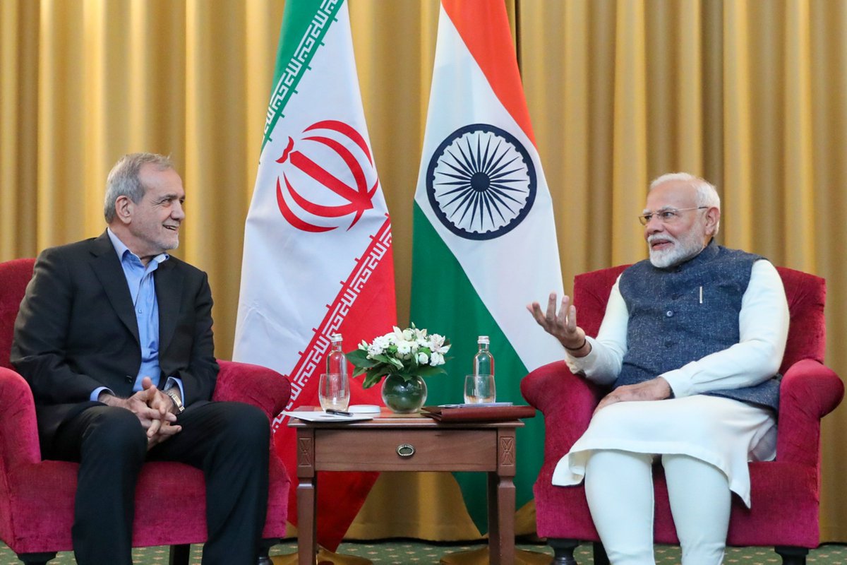 Der iranische Präsident Masoud Pezeshkian und der indische Premierminister Narendra Modi trafen sich in Kazan, um die Lage im Nahen Osten sowie bilaterale Angelegenheiten zu besprechen. Dies ist das erste Treffen der beiden Staatschefs überhaupt.