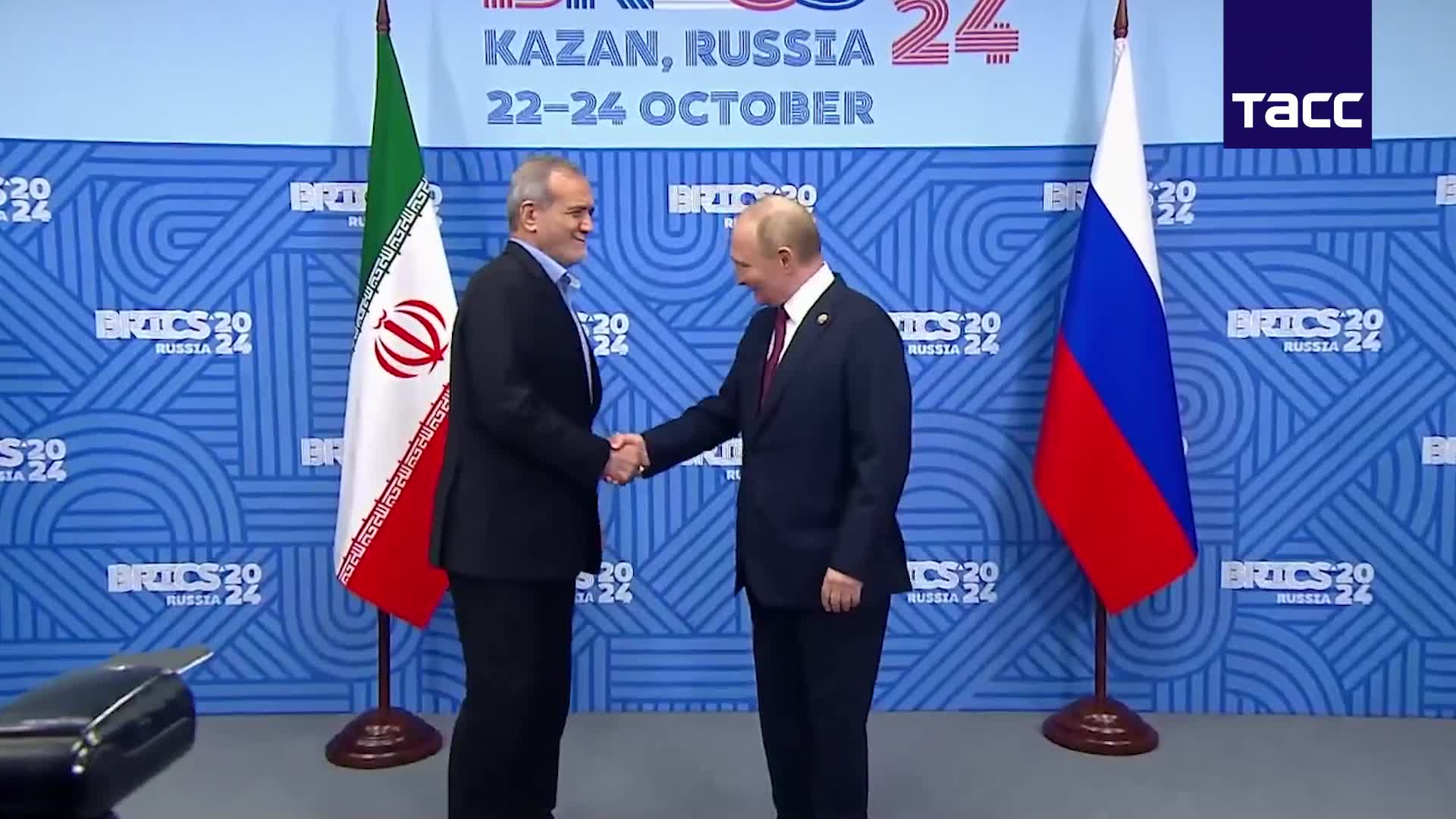 Putin began meeting with Iranian president at BRICS summit. He said comprehensive partnership agreement with Iran will be signed soon