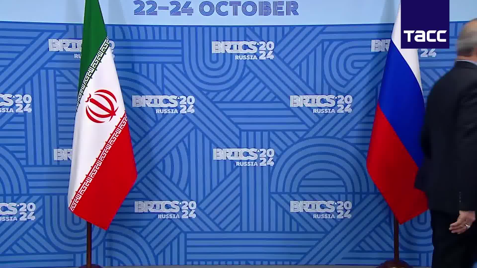 Putin began meeting with Iranian president at BRICS summit. He said comprehensive partnership agreement with Iran will be signed soon