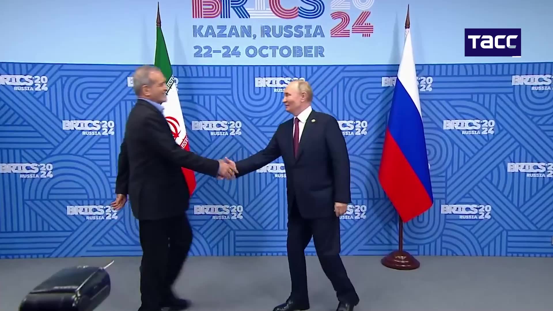 Putin began meeting with Iranian president at BRICS summit. He said comprehensive partnership agreement with Iran will be signed soon