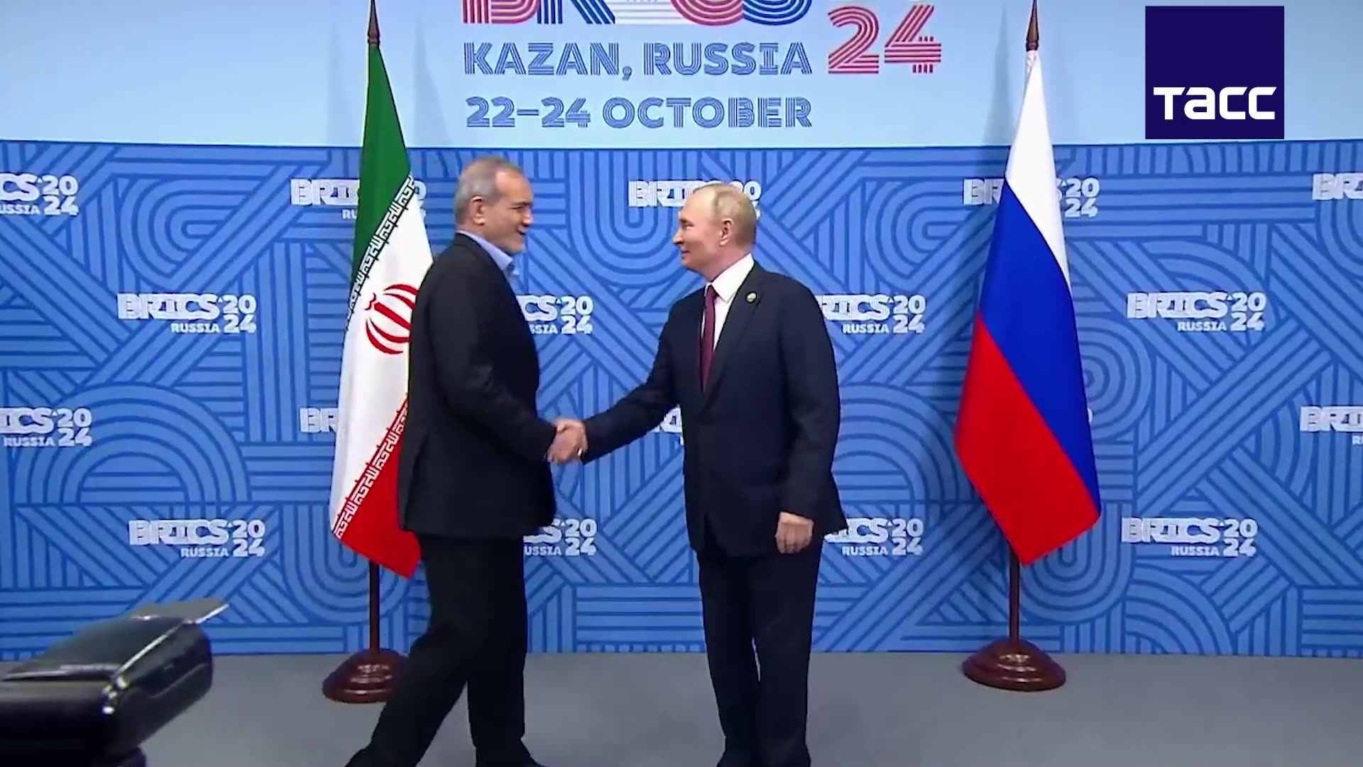 Putin began meeting with Iranian president at BRICS summit. He said comprehensive partnership agreement with Iran will be signed soon