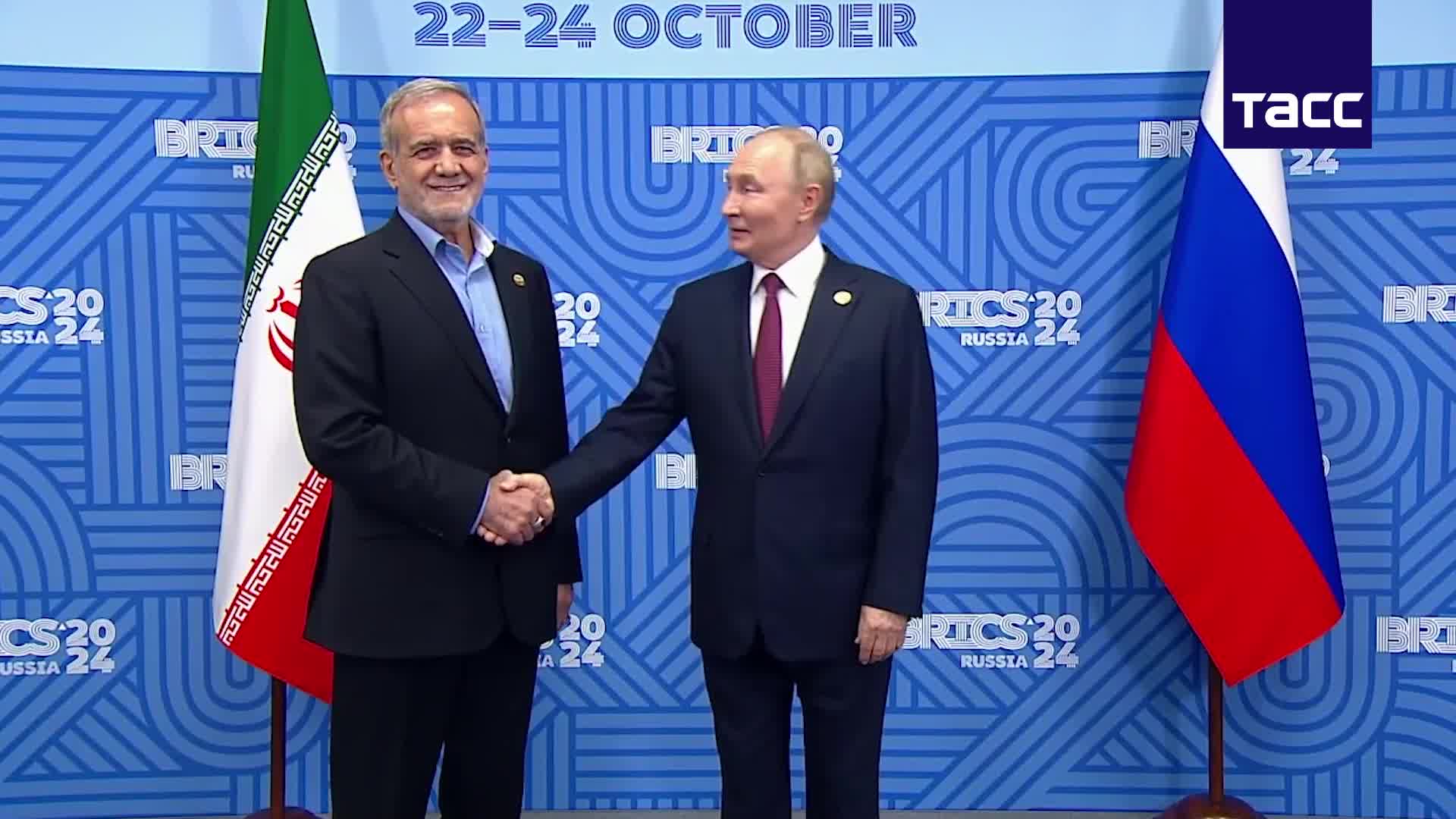 Putin began meeting with Iranian president at BRICS summit. He said comprehensive partnership agreement with Iran will be signed soon