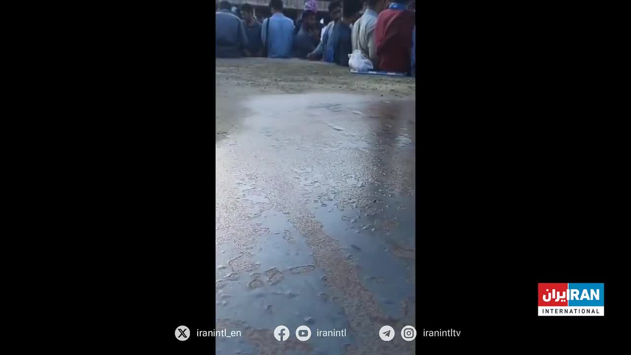 Une vidéo obtenue par Iran International montre des travailleurs de la société pétrochimique Makran à Chabahar, dans le sud-est de l'Iran, en grève lundi pour protester contre les salaires impayés.