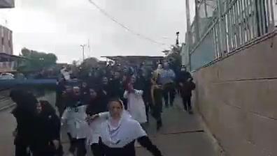 Proteste von Krankenschwestern in Ahvaz. Demonstranten skandieren: „Ruft für eure Rechte