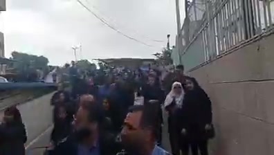 Proteste von Krankenschwestern in Ahvaz. Demonstranten skandieren: „Ruft für eure Rechte