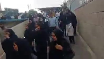 Proteste von Krankenschwestern in Ahvaz. Demonstranten skandieren: „Ruft für eure Rechte