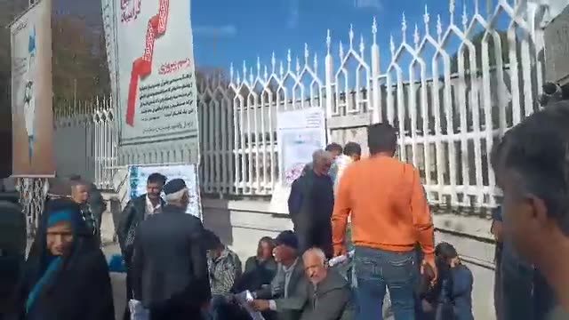 Ispahan, centre de l'Iran : rassemblement de protestation des agriculteurs de Ghahdarijan devant le gouvernorat provincial d'Ispahan