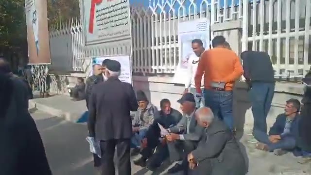 Ispahan, centre de l'Iran : rassemblement de protestation des agriculteurs de Ghahdarijan devant le gouvernorat provincial d'Ispahan