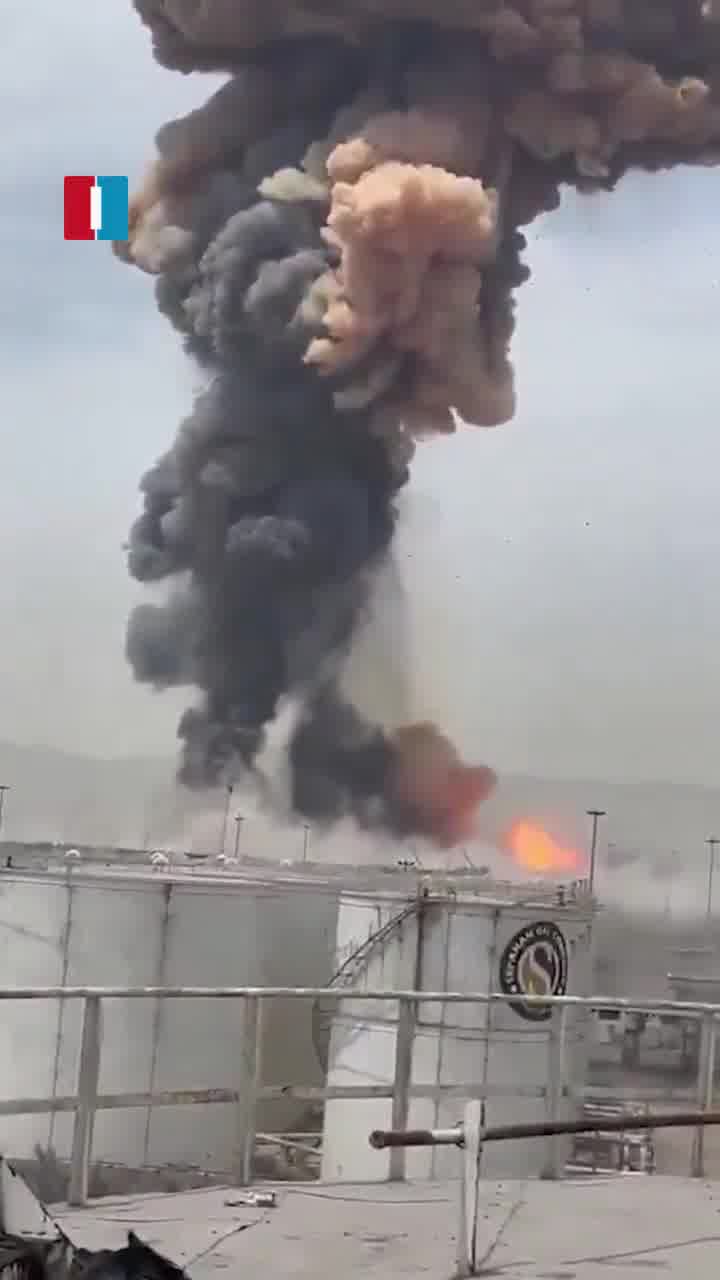 Footage shows the moment a powerful blast struck Iran’s Shahid Rajaee port in Bandar Abbas