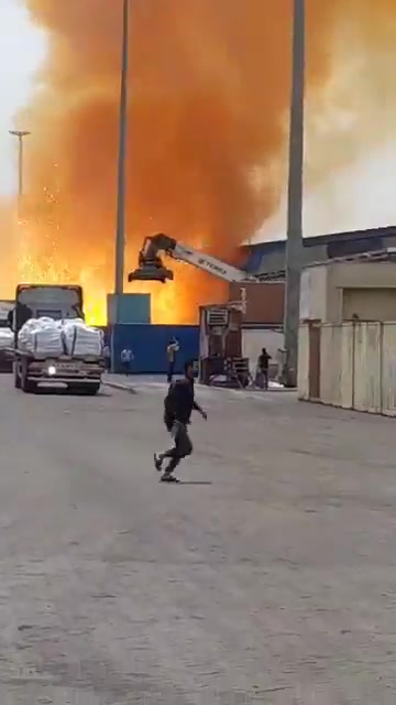 New footage of the moment deadly explosion rocked southern Iranian port of Bandar Abbas