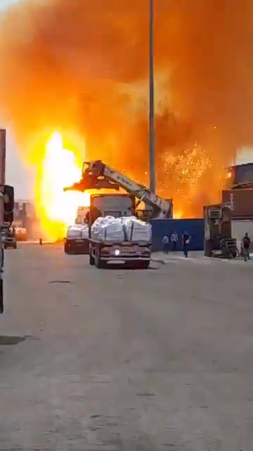 New footage of the moment deadly explosion rocked southern Iranian port of Bandar Abbas