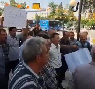 Shiraz, southern Iran: Farmers from Kamfiruz Shomali rally outside the Fars Province governor's office, demanding their legal and historical water rights.Iran Protests
