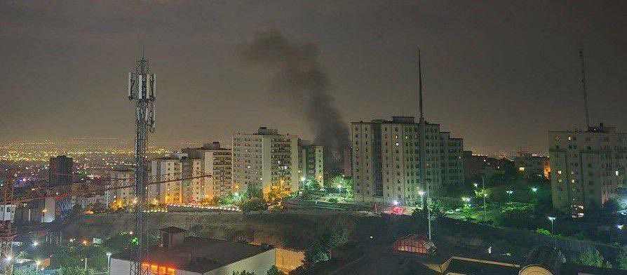 Nueva oleada de ataques aéreos contra Irán. Entre los objetivos se encuentra la zona del lago Chitgar en Teherán, una zona residencial de clase alta.