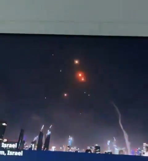 Additional footage of an Iranian ballistic missile impacting near the center of Tel Aviv