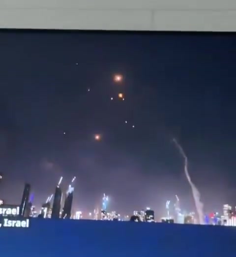 Additional footage of an Iranian ballistic missile impacting near the center of Tel Aviv