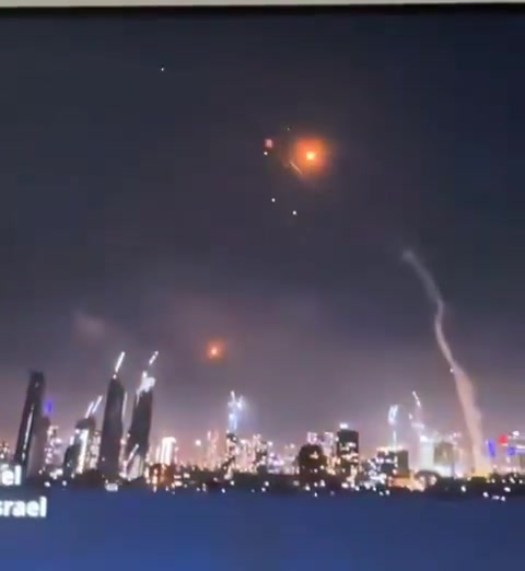 Additional footage of an Iranian ballistic missile impacting near the center of Tel Aviv