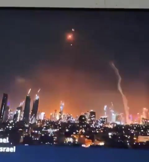 Additional footage of an Iranian ballistic missile impacting near the center of Tel Aviv