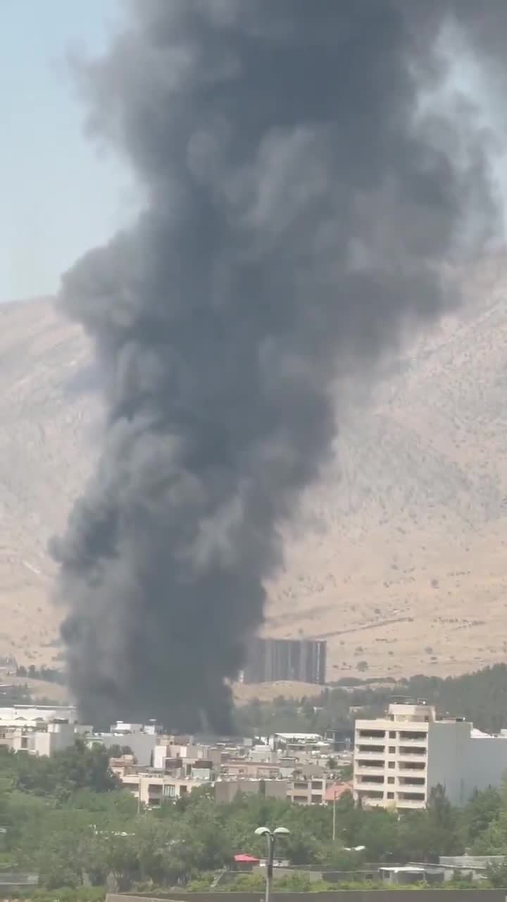 Smoke rising from Shiraz due to an airstrike in the last 10 minutes