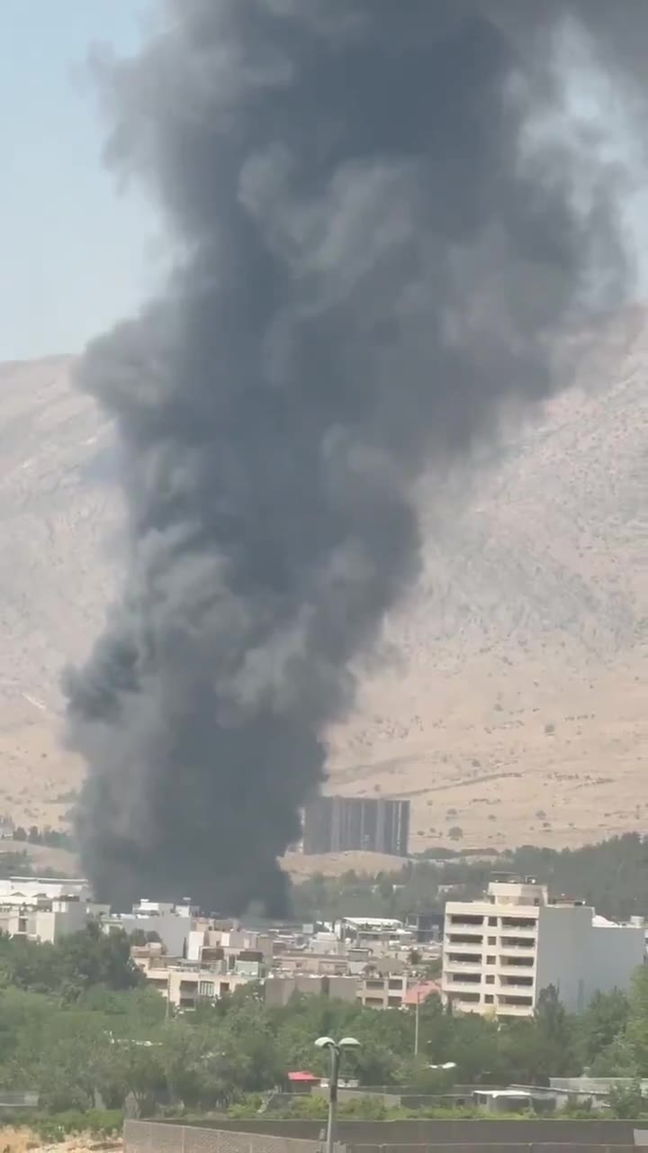 Smoke rising from Shiraz due to an airstrike in the last 10 minutes