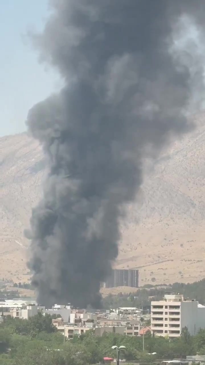 Smoke rising from Shiraz due to an airstrike in the last 10 minutes