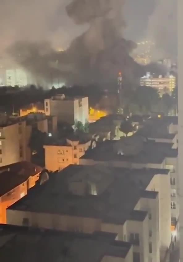 A  explosion has just rocked Tehran