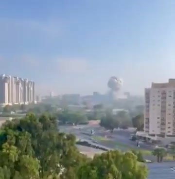 Footage of an Iranian ballistic missile slamming into Soroka Hospital in Beersheba, Israel, this morning