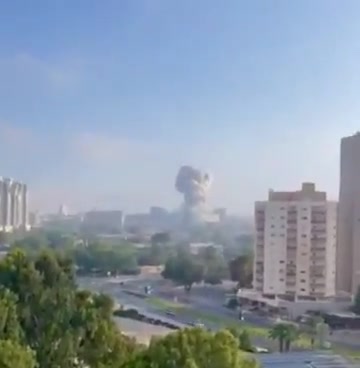 Footage of an Iranian ballistic missile slamming into Soroka Hospital in Beersheba, Israel, this morning