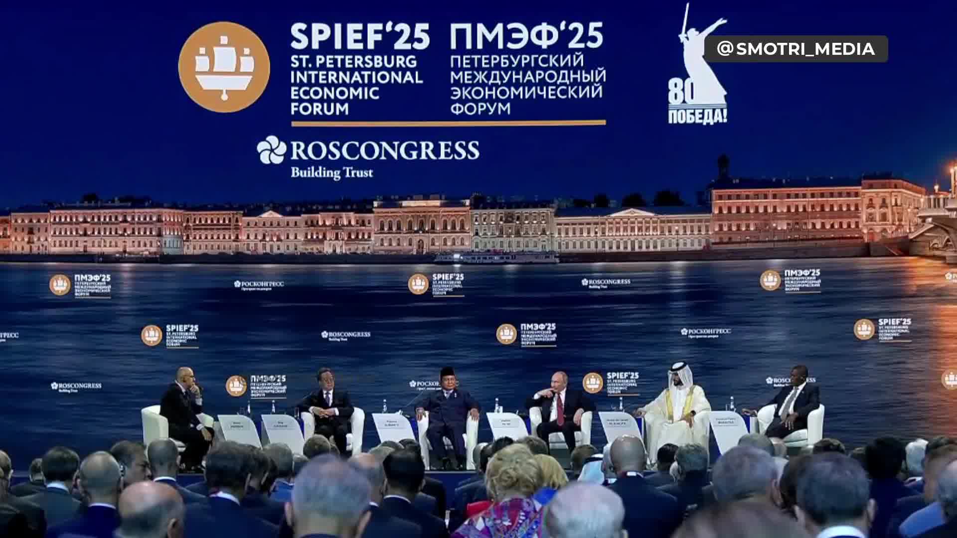 普京：俄罗斯和伊朗正在对抗同一支力量