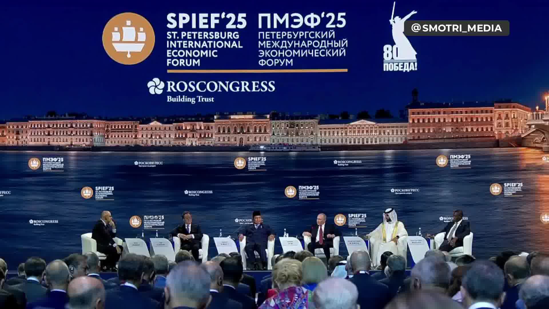 普京：俄罗斯和伊朗正在对抗同一支力量