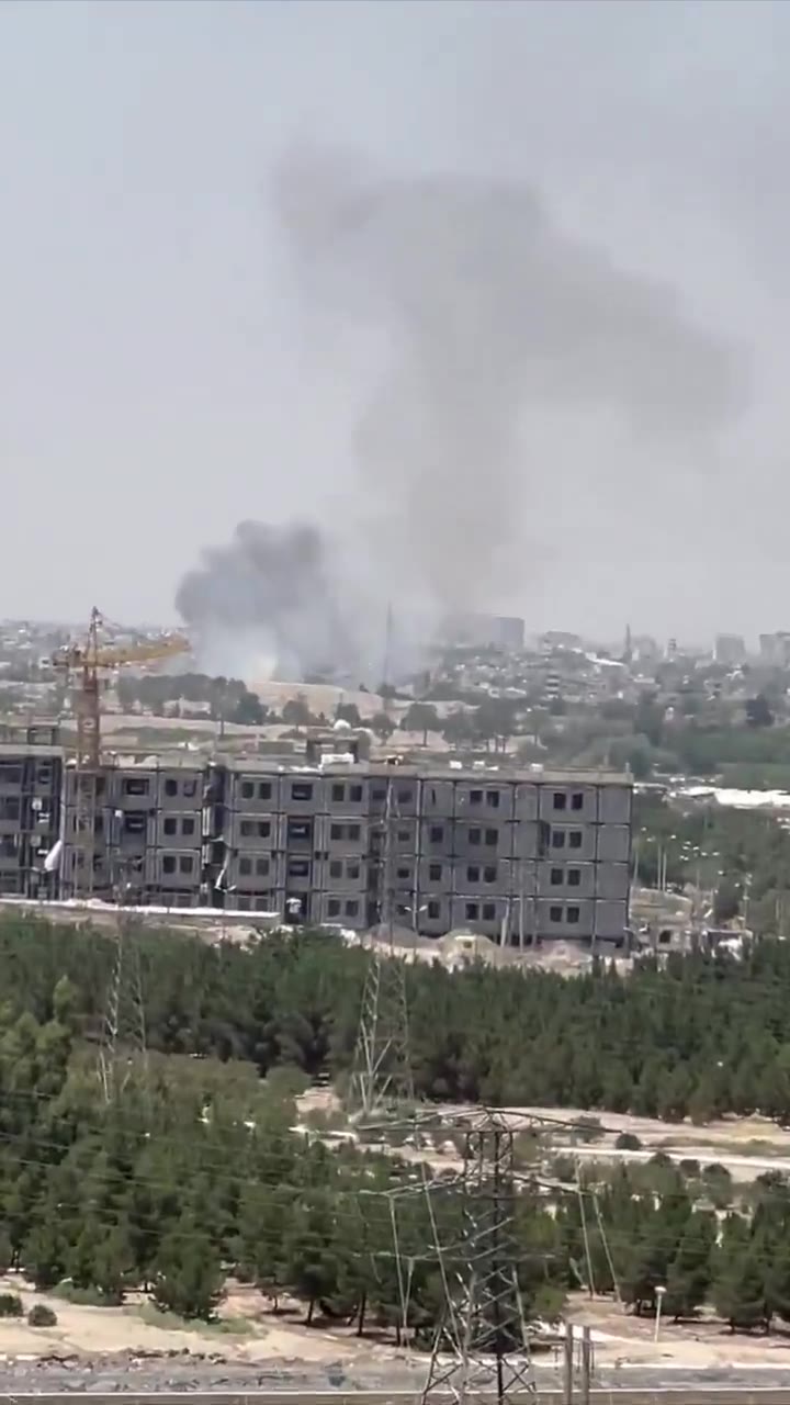 Airstrikes reported in Isfahan