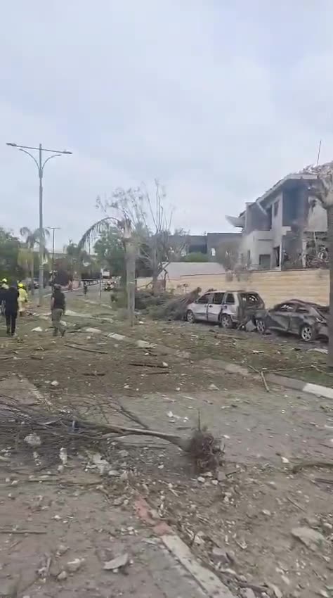 Significant damages in several houses in central Israel after the Iranian missile attack. At least 11 people wounded