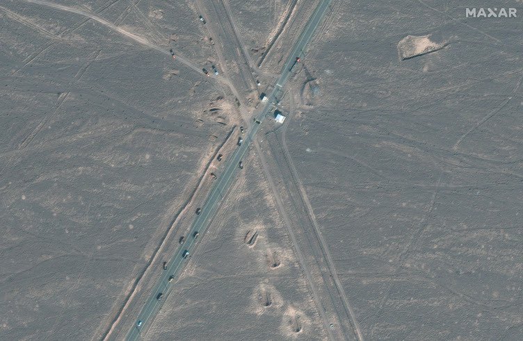 Before the U.S strikes on Esfahan, Natanz and Fordow, @Maxar satellite images showed a possible increase in logistics at Fordow - 16 trucks gathered on 19- 20 June with heavy machinery near the entrance to the main facility