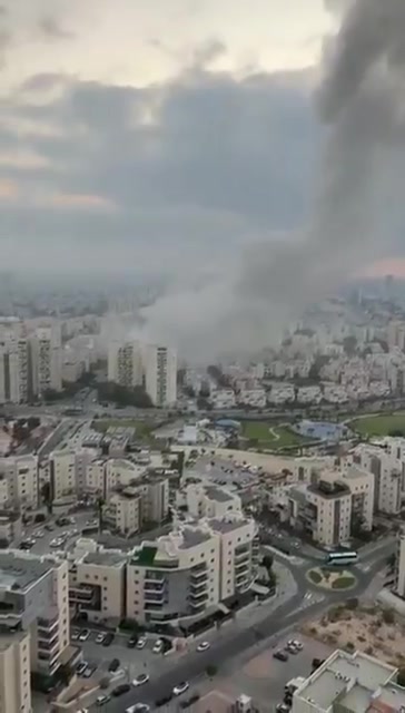 The first moments after the direct impact of an Iranian ballistic missile on an apartment building in Beersheba, Southern Israel