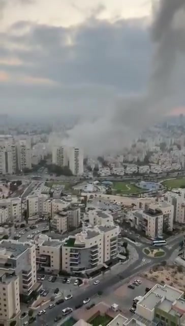 The first moments after the direct impact of an Iranian ballistic missile on an apartment building in Beersheba, Southern Israel