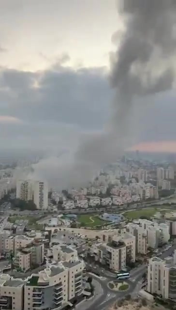 The first moments after the direct impact of an Iranian ballistic missile on an apartment building in Beersheba, Southern Israel