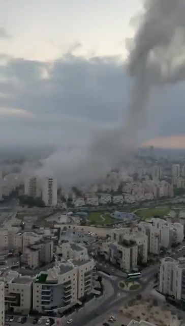 The first moments after the direct impact of an Iranian ballistic missile on an apartment building in Beersheba, Southern Israel