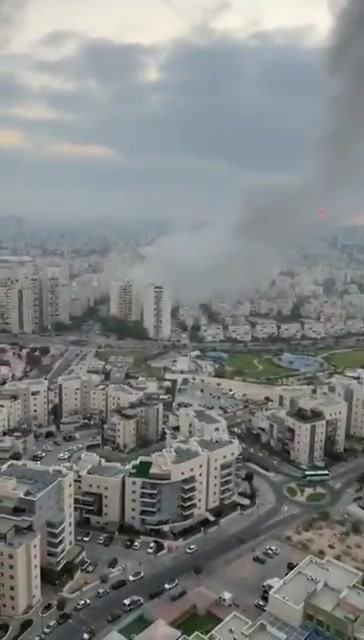 The first moments after the direct impact of an Iranian ballistic missile on an apartment building in Beersheba, Southern Israel