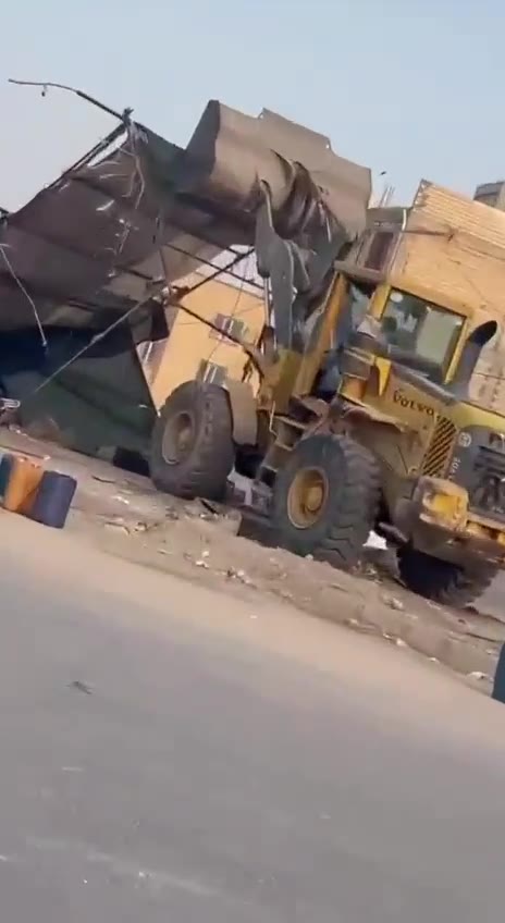 Iranshahr, southeast Iran: Security forces and municipal authorities used a loader to demolish the makeshift stalls and business sites of Baluch street vendors at Aminifard roundabout
