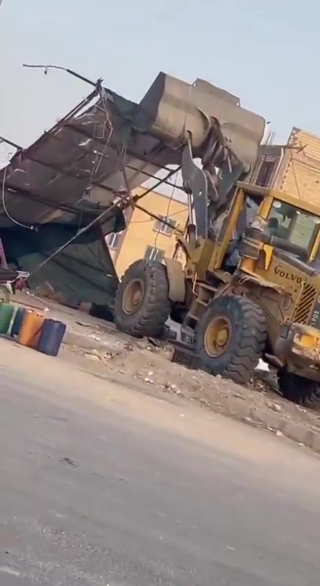 Iranshahr, southeast Iran: Security forces and municipal authorities used a loader to demolish the makeshift stalls and business sites of Baluch street vendors at Aminifard roundabout